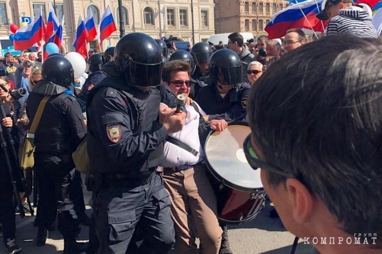 Задержание митингующих Задержание митингующих