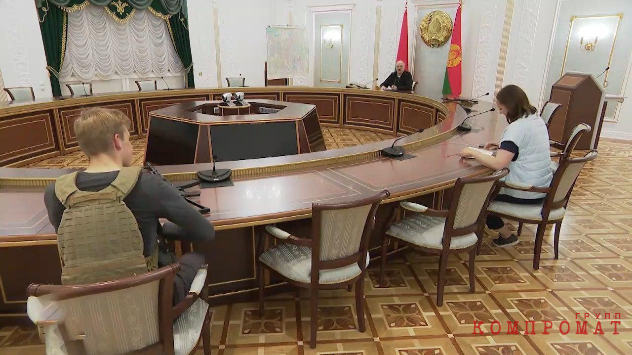 Экстренное совещание в связи с протестами. Присутствуют президент, его внебрачный сын Николай и пресс-секретар